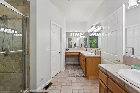 Bath - 330 Burnt Mill Rd, Lake Arrowhead, CA 92352 photo 3 of 5