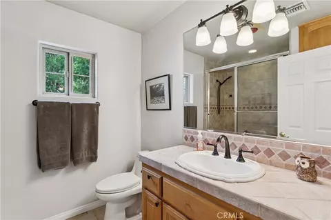 Bath - 330 Burnt Mill Rd, Lake Arrowhead, CA 92352 photo 5 of 5