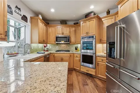 Kitchen - 330 Burnt Mill Rd, Lake Arrowhead, CA 92352 photo 2 of 4