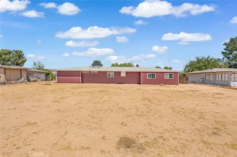 Exterior - 16050 Pawnee Rd, Apple Valley, CA 92307 photo 7 of 9