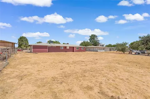 Exterior - 16050 Pawnee Rd, Apple Valley, CA 92307 photo 8 of 9