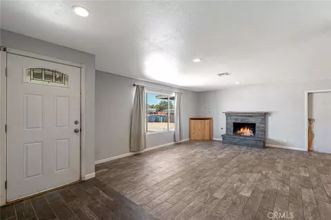 Living - 16050 Pawnee Rd, Apple Valley, CA 92307 photo 1 of 7