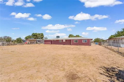Exterior - 16050 Pawnee Rd, Apple Valley, CA 92307 photo 5 of 9