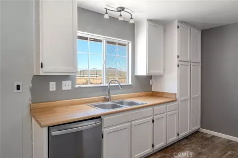Kitchen - 16050 Pawnee Rd, Apple Valley, CA 92307 photo 2 of 4