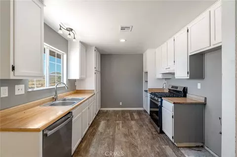 Kitchen - 16050 Pawnee Rd, Apple Valley, CA 92307 photo 1 of 4