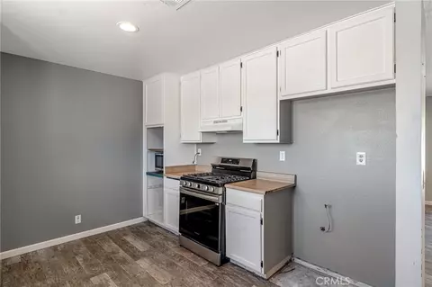Kitchen - 16050 Pawnee Rd, Apple Valley, CA 92307 photo 3 of 4