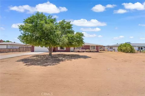 Exterior - 16050 Pawnee Rd, Apple Valley, CA 92307 photo 2 of 9