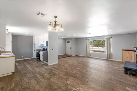 Living - 16050 Pawnee Rd, Apple Valley, CA 92307 photo 3 of 7