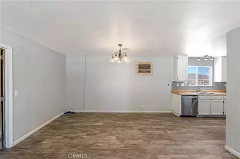 Living - 16050 Pawnee Rd, Apple Valley, CA 92307 photo 6 of 7