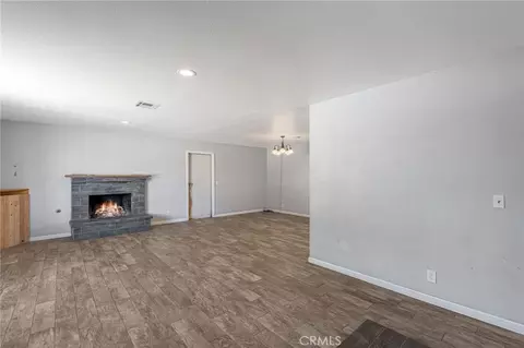 Living - 16050 Pawnee Rd, Apple Valley, CA 92307 photo 2 of 7