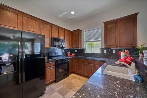 Kitchen - 1001 Blackhawk, Beaumont, CA 92223 photo 2 of 3