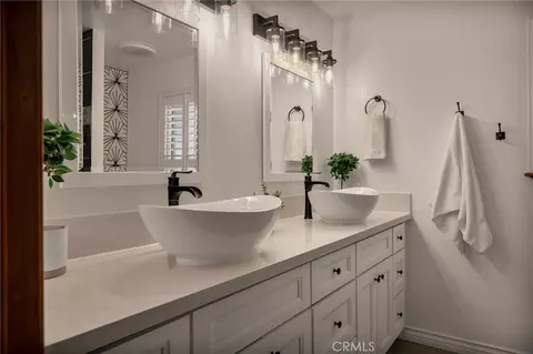 Bath - 345 Summit Rd, Lake Arrowhead, CA 92352 photo 4 of 6