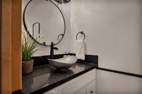 Bath - 345 Summit Rd, Lake Arrowhead, CA 92352 photo 2 of 6