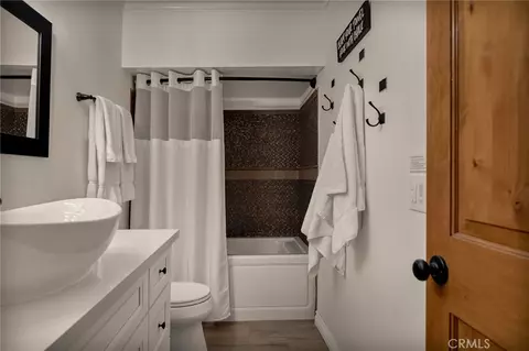 Bath - 345 Summit Rd, Lake Arrowhead, CA 92352 photo 1 of 6