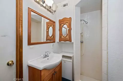Bath - 1050 Jungfrau, Crestline, CA 92325 photo 2 of 3