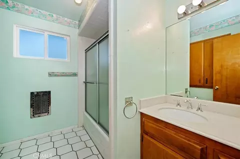 Bath - 1050 Jungfrau, Crestline, CA 92325 photo 1 of 3