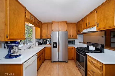 Kitchen - 1050 Jungfrau, Crestline, CA 92325 photo 1 of 4