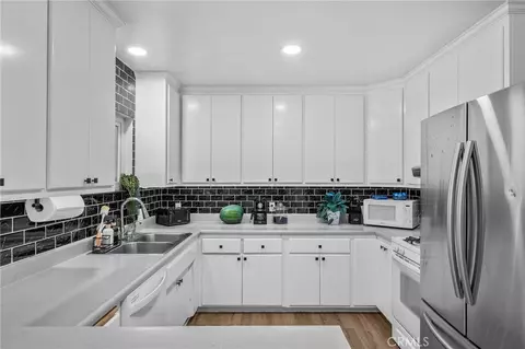 Kitchen - 33475 Bodie St, Yucaipa, CA 92399 photo 2 of 4