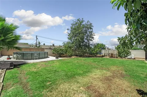 Exterior - 33475 Bodie St, Yucaipa, CA 92399 photo 2 of 6