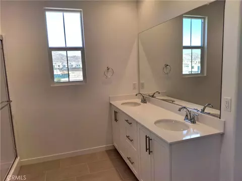 Bath - 31367 Trappers Loop, Winchester, CA 92596 photo 2 of 2