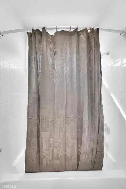 Bath - 1616 Constant Trl, San Jacinto, CA 92582 photo 2 of 4