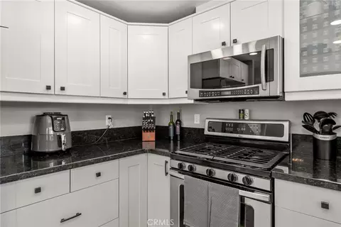Kitchen - 30565 Laramie Ave, Redlands, CA 92374 photo 3 of 4