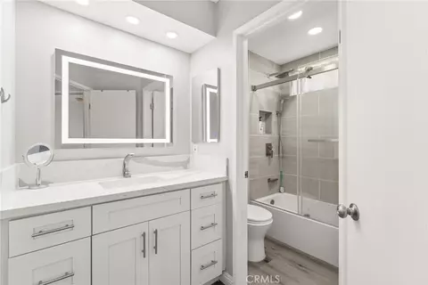 Bath - 30565 Laramie Ave, Redlands, CA 92374 photo 4 of 4