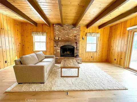 Living - 922 Balfrin, Crestline, CA 92325 photo 2 of 4