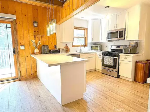 Kitchen - 922 Balfrin, Crestline, CA 92325 photo 1 of 1