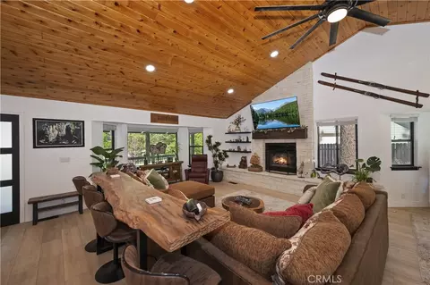 Living - 154 Lodgepole Pl, Big Bear Lake, CA 92315 photo 3 of 4