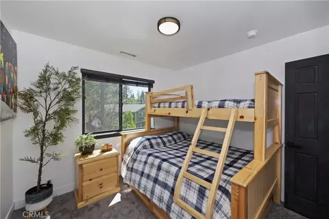 Bedroom - 154 Lodgepole Pl, Big Bear Lake, CA 92315 photo 3 of 10