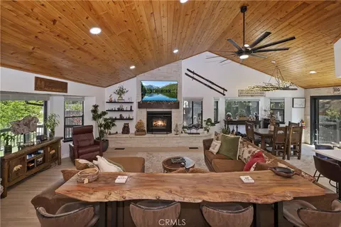Living - 154 Lodgepole Pl, Big Bear Lake, CA 92315 photo 4 of 4