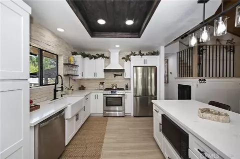 Kitchen - 154 Lodgepole Pl, Big Bear Lake, CA 92315 photo 2 of 4