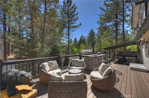 Exterior - 154 Lodgepole Pl, Big Bear Lake, CA 92315 photo 5 of 15