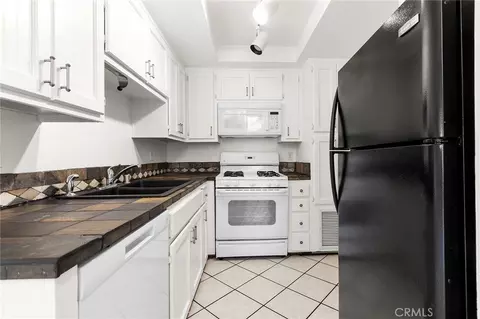 Kitchen - 1269 Edwards St #12, Redlands, CA 92374 photo 2 of 4