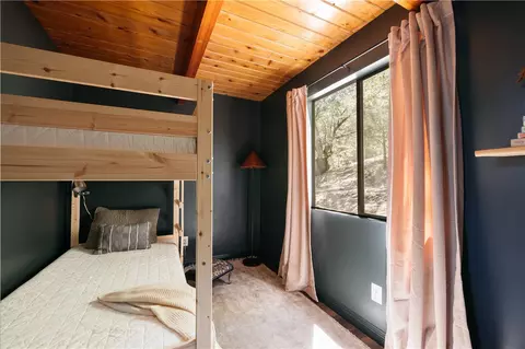 Bedroom - 1457 Yosemite, Lake Arrowhead, CA 92352 photo 3 of 3