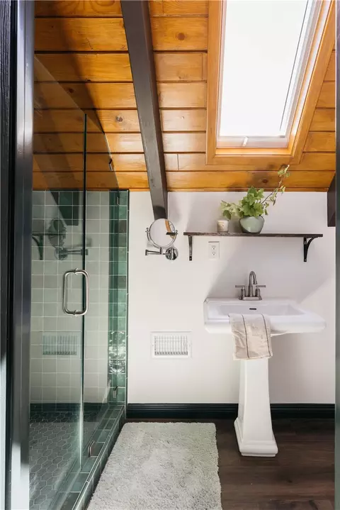 Bath - 1457 Yosemite, Lake Arrowhead, CA 92352 photo 4 of 4