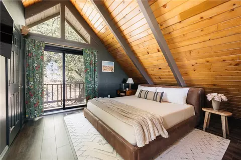 Bedroom - 1457 Yosemite, Lake Arrowhead, CA 92352 photo 2 of 3