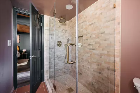 Bath - 1457 Yosemite, Lake Arrowhead, CA 92352 photo 2 of 4
