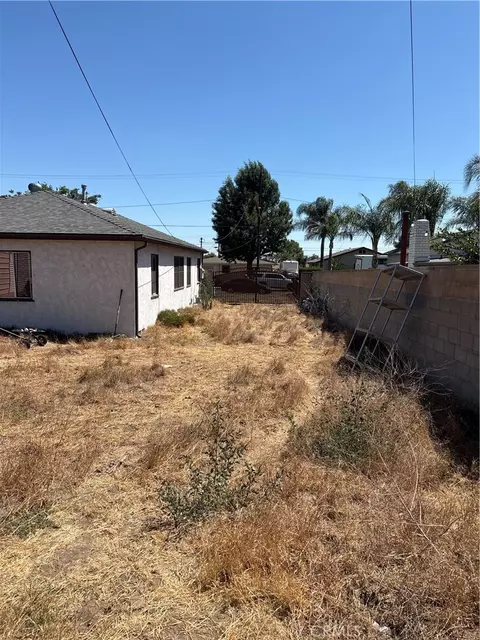 17436 Malaga St, Fontana, CA 92336 photo 3