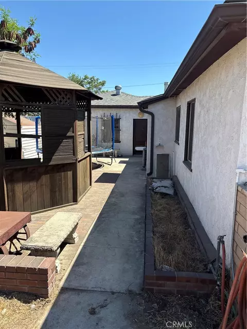 17436 Malaga St, Fontana, CA 92336 photo 2