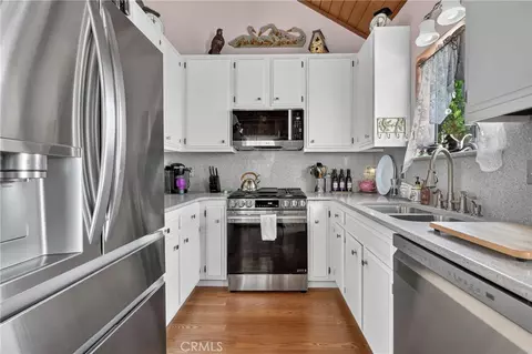 Kitchen - 1127 Yukon, Lake Arrowhead, CA 92352 photo 3 of 4