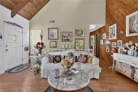 Entry Way - 1127 Yukon, Lake Arrowhead, CA 92352 photo 2 of 4