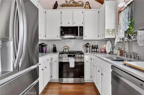 Kitchen - 1127 Yukon, Lake Arrowhead, CA 92352 photo 2 of 4