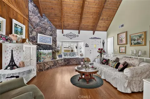 Living - 1127 Yukon, Lake Arrowhead, CA 92352 photo 4 of 6