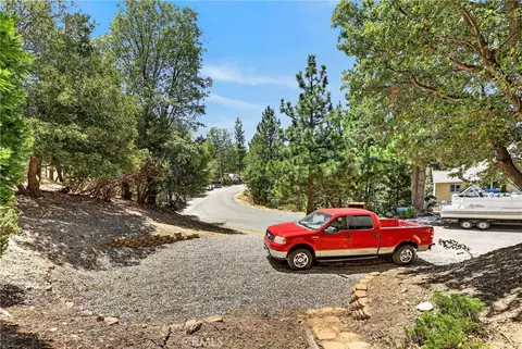 Exterior - 1127 Yukon, Lake Arrowhead, CA 92352 photo 7 of 10