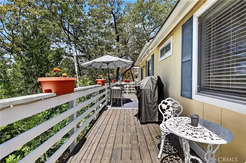 Exterior - 1127 Yukon, Lake Arrowhead, CA 92352 photo 2 of 10
