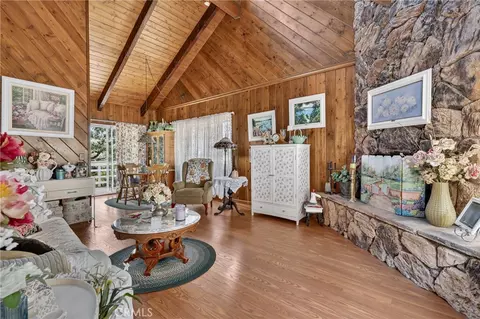 Living - 1127 Yukon, Lake Arrowhead, CA 92352 photo 3 of 6