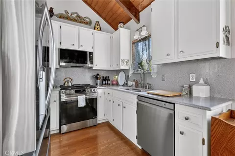 Kitchen - 1127 Yukon, Lake Arrowhead, CA 92352 photo 4 of 4