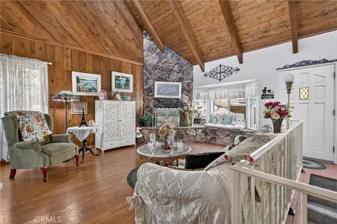 Living - 1127 Yukon, Lake Arrowhead, CA 92352 photo 2 of 6